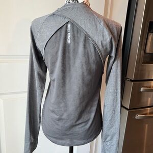 Under Armour Gray Long Sleeve Quarter-Zip Top. Small